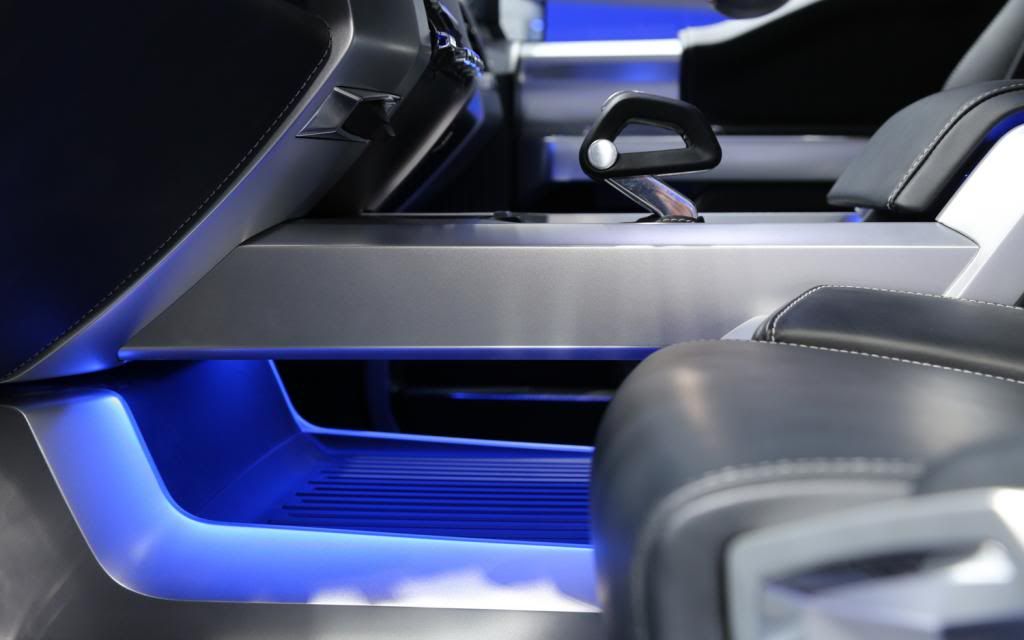 Ford-Atlas-Concept-center-console_zpsbb2