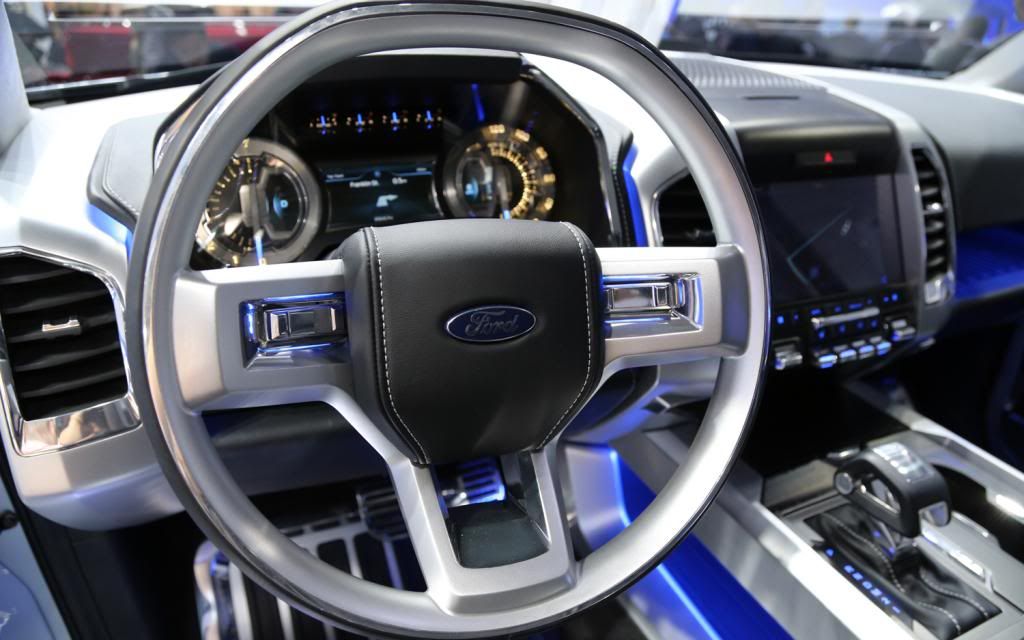 Ford-Atlas-Concept-steering-wheel_zps2c6