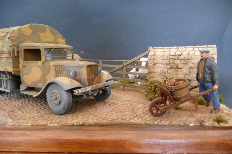 http://i764.photobucket.com/albums/xx285/kakifox/Cuisine%20Roulante%20M38/Portail-mk35-33.jpg