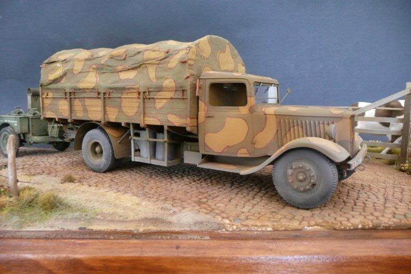 http://i764.photobucket.com/albums/xx285/kakifox/Cuisine%20Roulante%20M38/Portail-mk35-34.jpg
