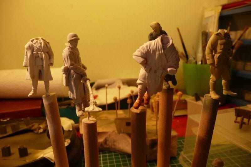 http://i764.photobucket.com/albums/xx285/kakifox/Figurines%20diverses/Base-humbrol-blanc.jpg