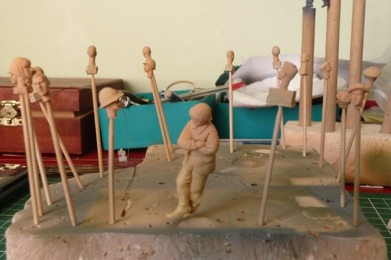 http://i764.photobucket.com/albums/xx285/kakifox/Figurines%20diverses/Base-humbrol.jpg