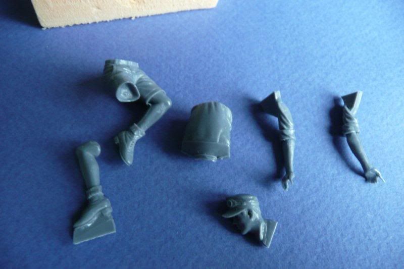 http://i764.photobucket.com/albums/xx285/kakifox/Figurines%20diverses/P1030767.jpg