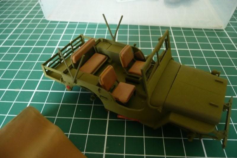 http://i764.photobucket.com/albums/xx285/kakifox/Jeep%20Tamiya/jeep-04.jpg