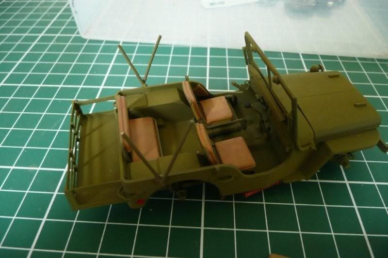 http://i764.photobucket.com/albums/xx285/kakifox/Jeep%20Tamiya/jeep-05.jpg