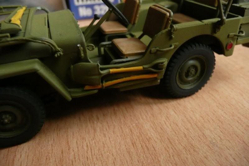 http://i764.photobucket.com/albums/xx285/kakifox/Jeep%20Tamiya/jeep-11.jpg