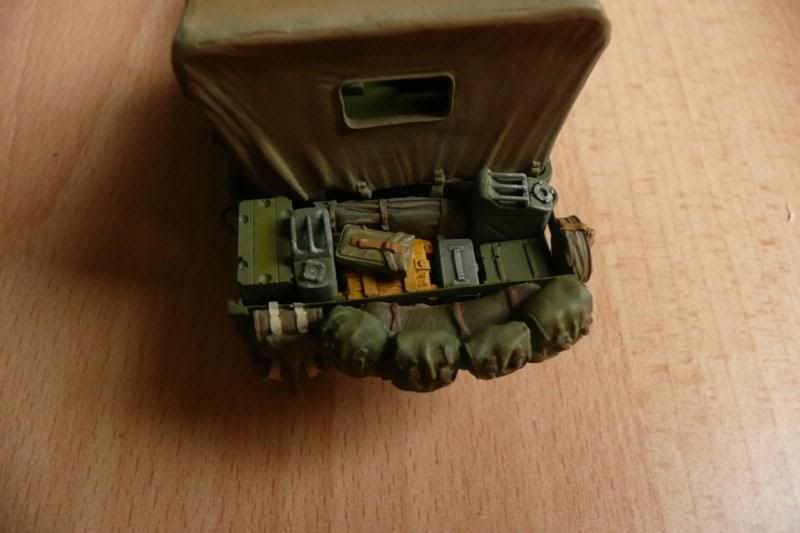 http://i764.photobucket.com/albums/xx285/kakifox/Jeep%20Tamiya/jeep-13.jpg