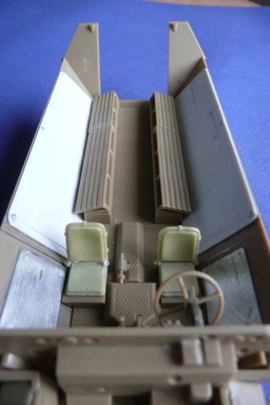 http://i764.photobucket.com/albums/xx285/kakifox/Sdkfz%20Tamiya%20251%20ausf%20D/P1030784.jpg