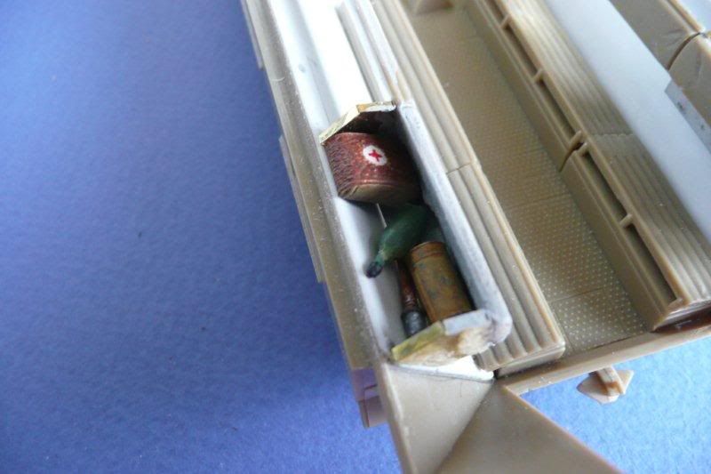 http://i764.photobucket.com/albums/xx285/kakifox/Sdkfz%20Tamiya%20251%20ausf%20D/P1030820.jpg