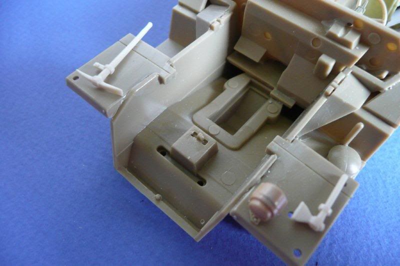 http://i764.photobucket.com/albums/xx285/kakifox/Sdkfz%20Tamiya%20251%20ausf%20D/P1030822.jpg