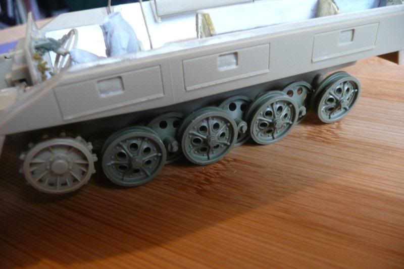 http://i764.photobucket.com/albums/xx285/kakifox/Sdkfz%20Tamiya%20251%20ausf%20D/P1040237.jpg