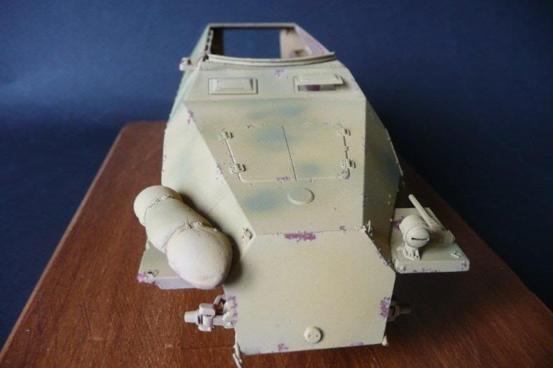 http://i764.photobucket.com/albums/xx285/kakifox/Sdkfz%20Tamiya%20251%20ausf%20D/Sdkfz251-15.jpg