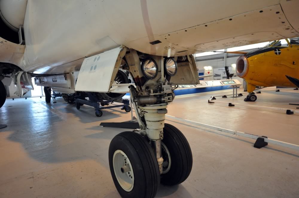 tsr2nosewheel2.jpg